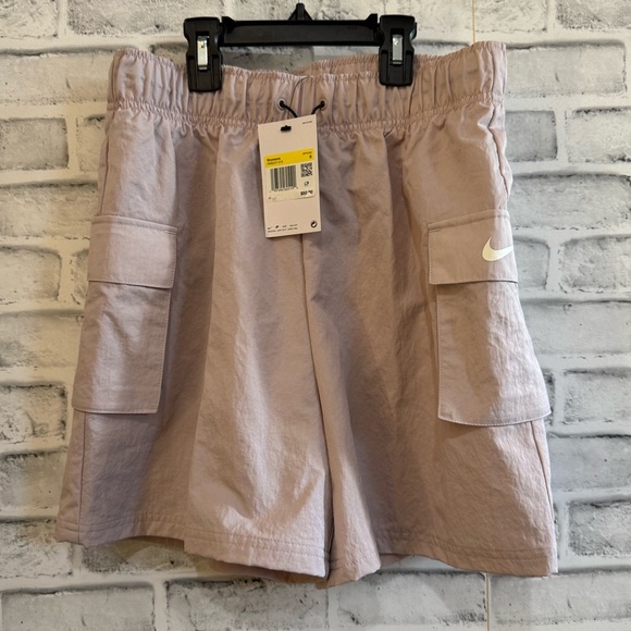 NWT! Women’s Nike loose fit high rise lined pocket shorts light pink Small - Picture 2 of 7